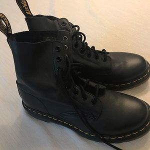 black dr martens